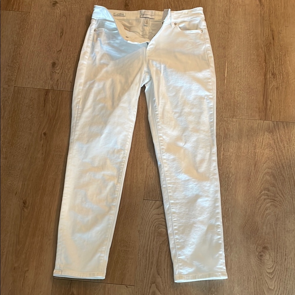 White House Black Market White Mid Rise Girlfriend Jeans Size 4